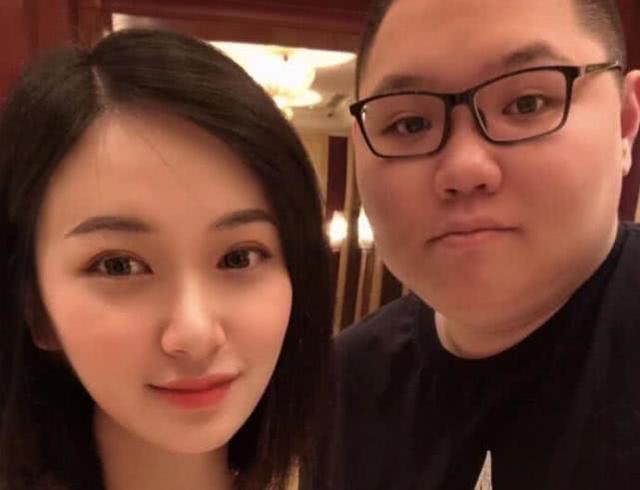 pdd粉丝见面会来了大量美女粉丝,沈灵敏八个字警告pdd