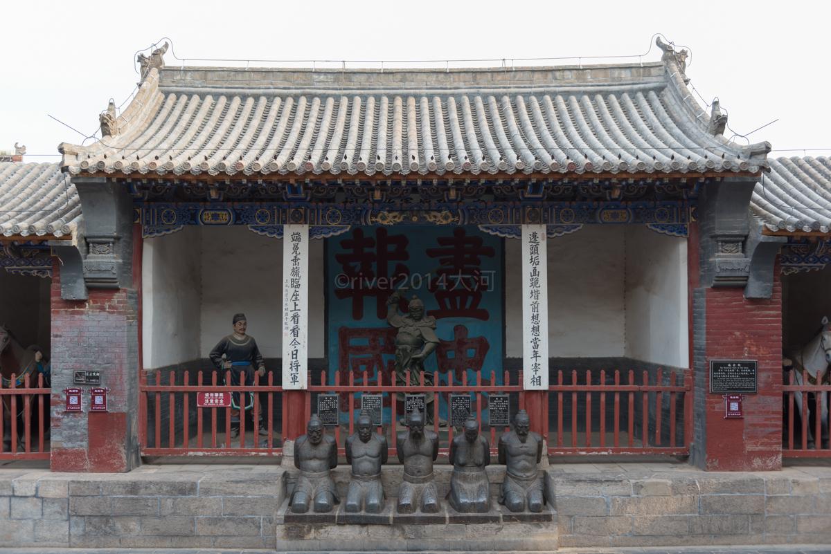 河南岳飞老家建有一座岳飞庙,秦桧长跪于此遭唾骂
