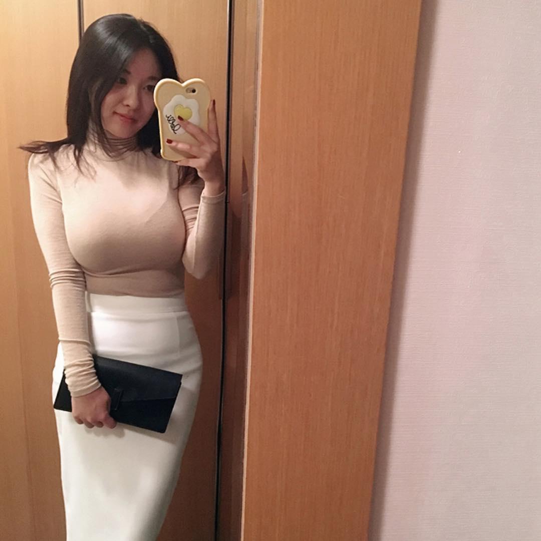 这使她们也引来了很多人的关注,因为她们出众的身材和迷人的气质深受