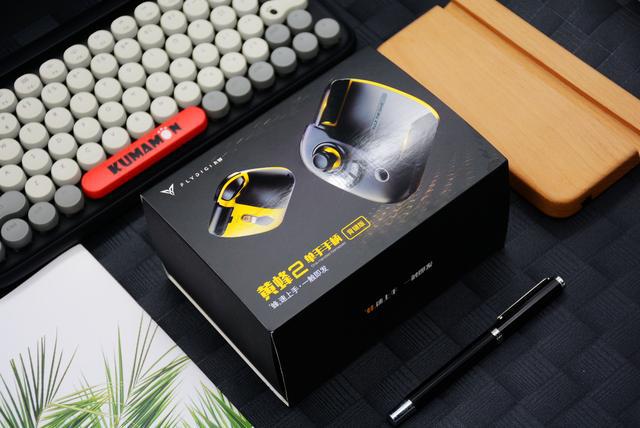 掌握了王者和吃鸡的秘密武器:飞智黄蜂2单手手柄体验,超强悍