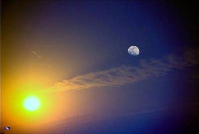 白天阳光普照,为什么还是只能看到半个月亮?