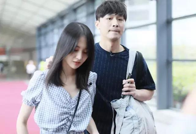 郑爽也是现身了,和她一起现身的,还有她的男朋友张恒