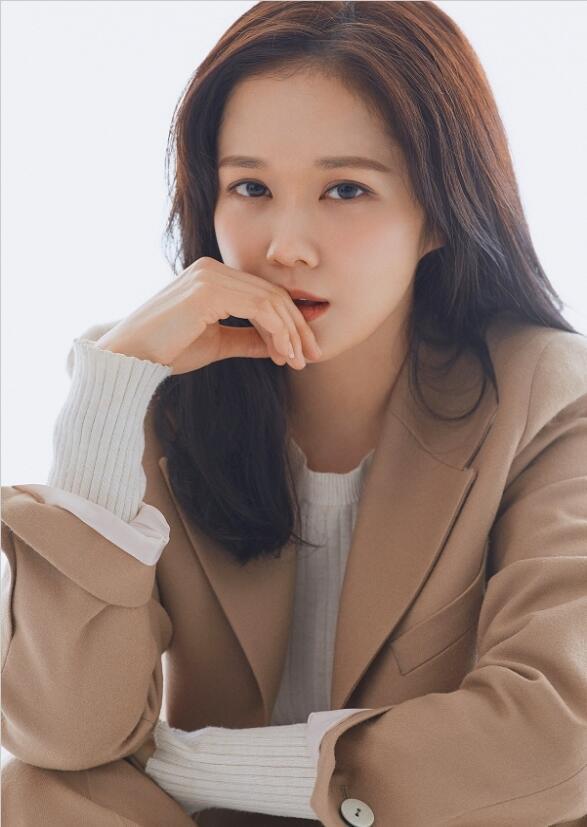 38岁张娜拉再接新戏,走职业女性风成熟干练,御姐范十足帅气迷人