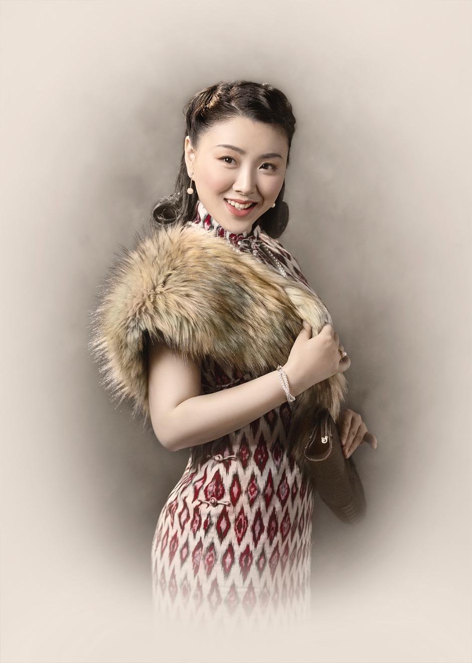 美女歌手肖洋早期复古照片曝光韵味十足