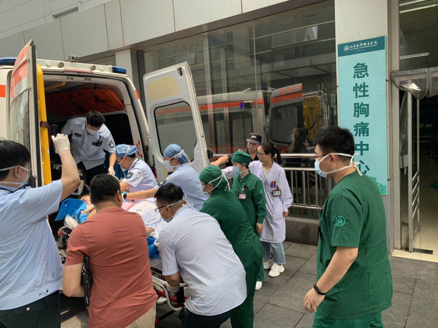 14岁脑炎急症患者,被直升机送至齐鲁医院抢救|抢救|患者_新浪新闻