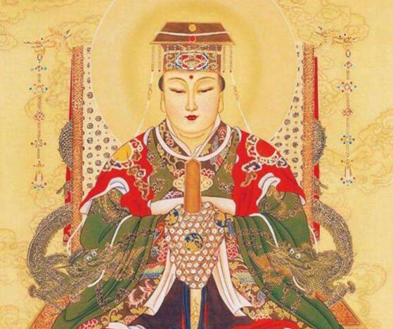 之所以王母娘娘入驻天庭,也正是因为后土娘娘的缺席,但天庭需要一男一