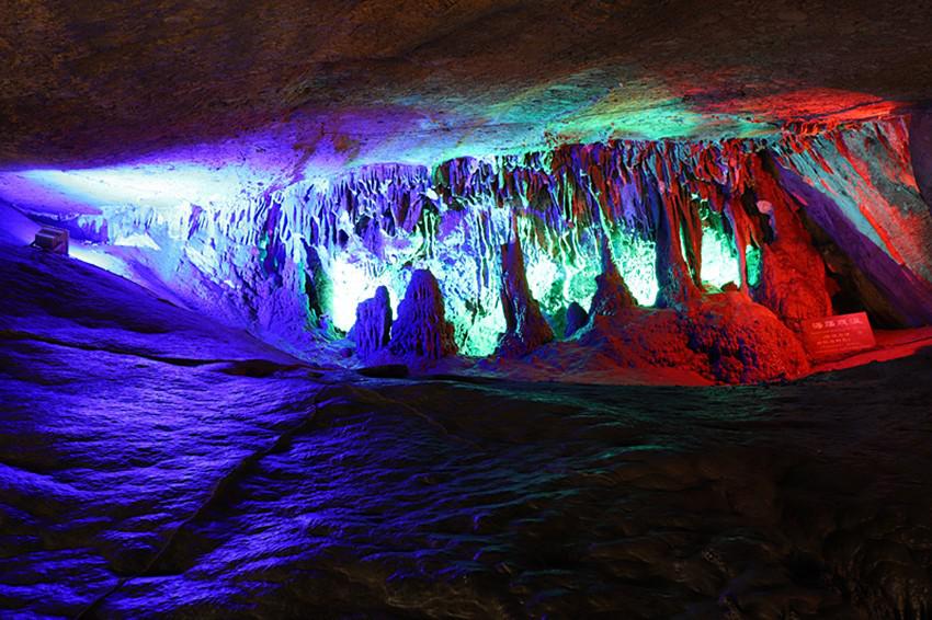 这个夏天来寻龙山避暑,卧龙洞这个天然冰箱简直比玩水凉快多了!