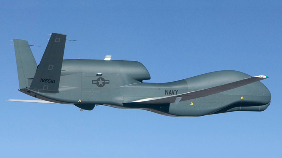  被击落的无人机是MQ-4C“海神”的验证机——RQ-4A BAMS-D（广域海上监视项目验证机）。