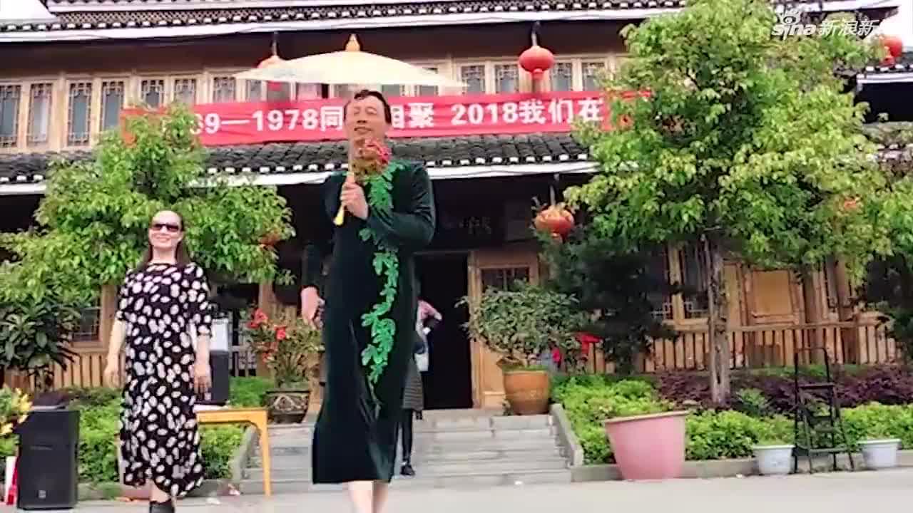 视频-操场埋尸案疑犯杜少平视频曝光:同学聚会时表演"反串时装秀"
