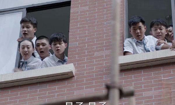 江天昊跳楼了上课时从窗户里飞出去幸亏没死