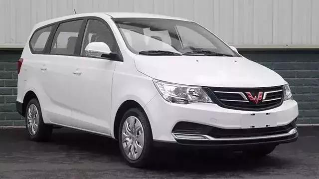 两者在设计上有很多共同之处,这次的五菱730外观上就沿用了老款宝骏