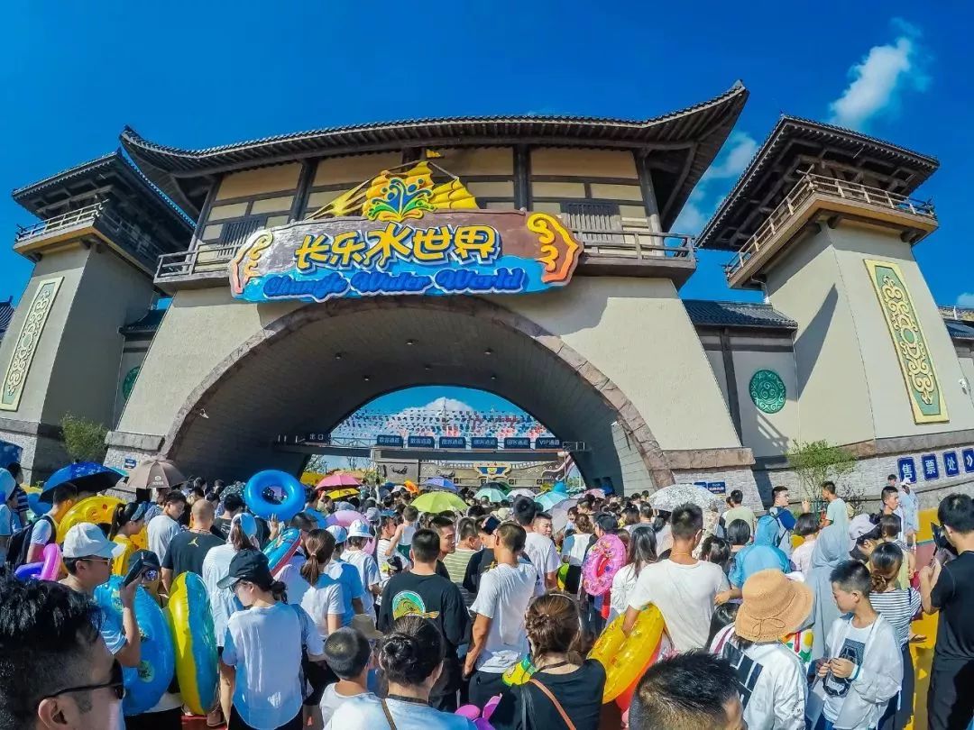海啸造浪池超级龙卷风,水上飞龙,魔法隧道等一大波王牌玩水设施浪花声