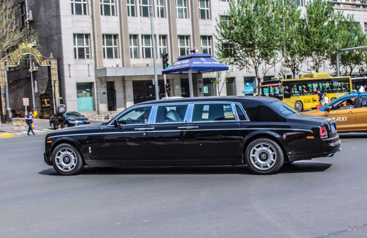 元首级幻影在外观上不可以选择其它颜色,也不可以选择腰线.