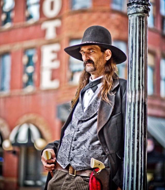 美国西部第一的快枪手|快枪手|比尔|枪法_新浪新闻