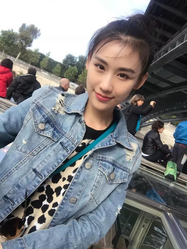 撞脸黄圣依与杨子传绯闻27岁王婉中一袭白纱裙配长发甜美清纯