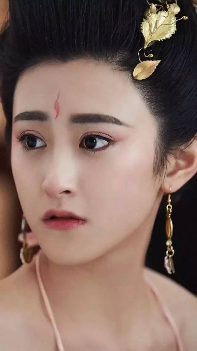 眉心一点红谁最美?赵丽颖霸气,热巴娇滴滴,最后却输给了男人!