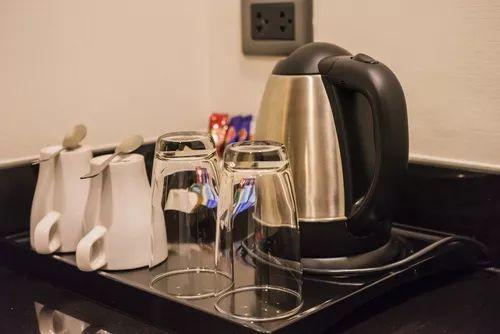 更不用住酒店烧水用酒店水壶了.