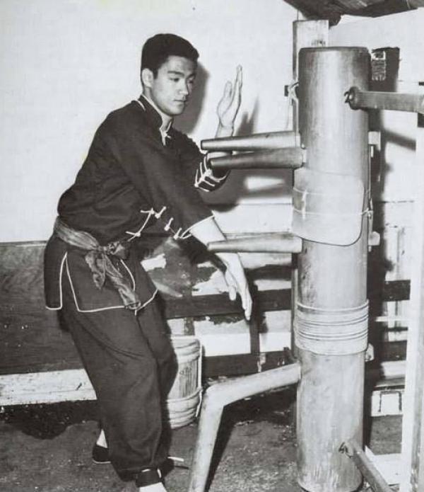 咏春余昌华评价李小龙截拳道截拳道有漏洞李小龙差一点取消