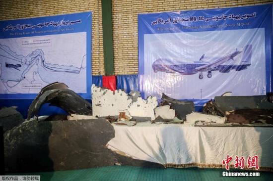 当地时间6月21日，伊朗革命卫队将被击落的美国无人机碎片进行展示。