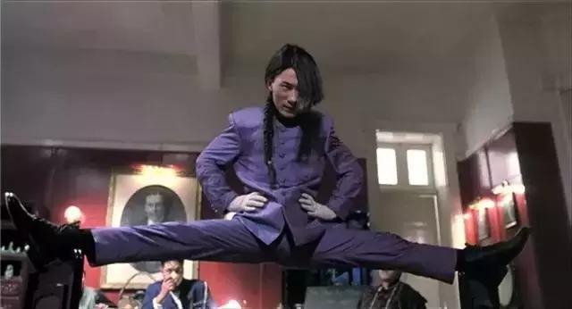 只不过他在香港影坛给我们的印象也就只有蝎子功了,如今早已回到韩国