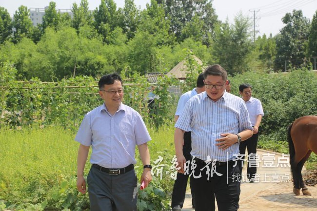 6月24日甘肃省岷县县委副书记李开银,教育局局长李继胜,教育局党工委