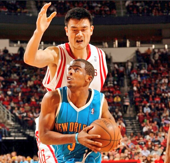 哈登中国行合影姚明200斤大胡子在小巨人前娇小可爱最萌身高差