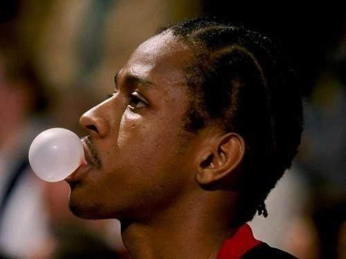 以前的很多nba球员老是嘴里嚼着口香糖,为什么现在很少见?