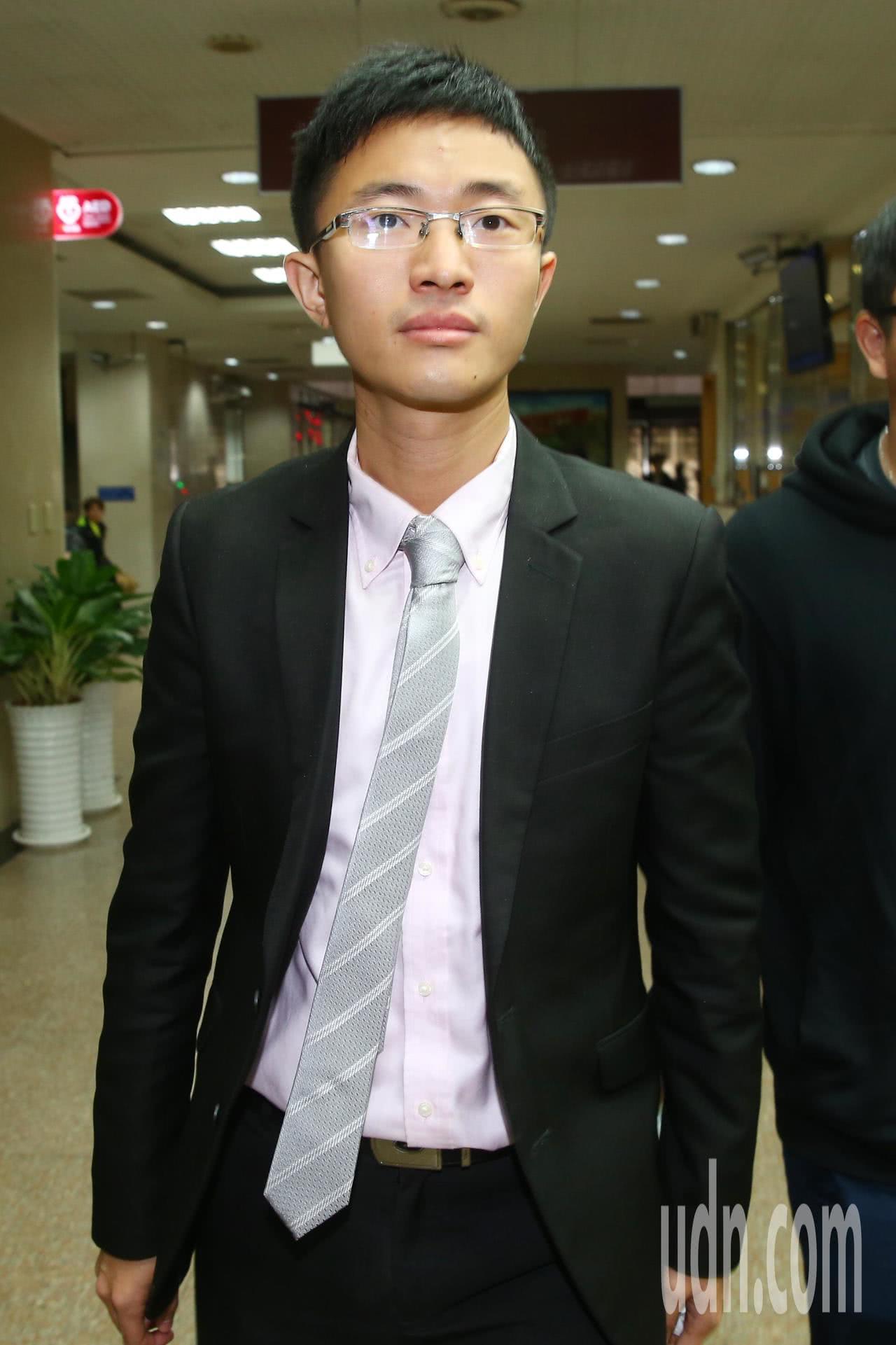 侯汉廷申请解禁赴日被驳法官有潜逃大陆可能