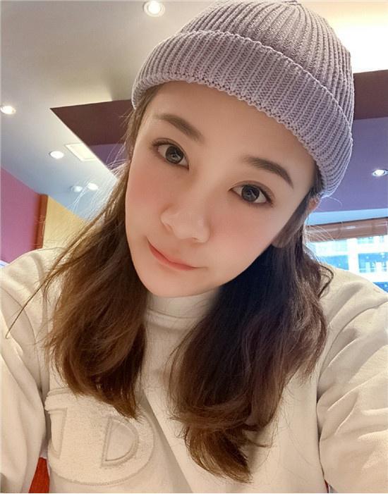 曹云金前妻唐菀离婚后首发声,复出拍戏转移悲伤