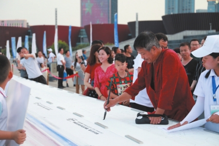 杨拴明空灵隽秀写得巨幅佳作好礼