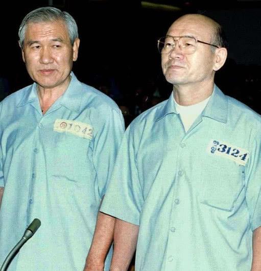 全斗焕曾以老年痴呆症和流感为由两次缺席庭审,因此光州地方法院签发