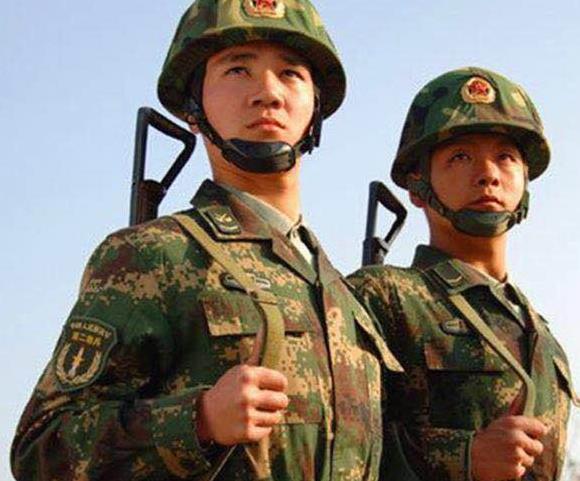 实拍:07式解放军系列迷彩服 肯定有你没见过的