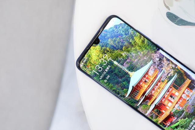 中兴天机axon10pro让自拍更轻松一点