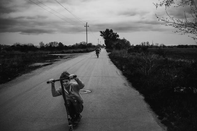 令人怀念的童年时光 黑白刻画别样少年记忆