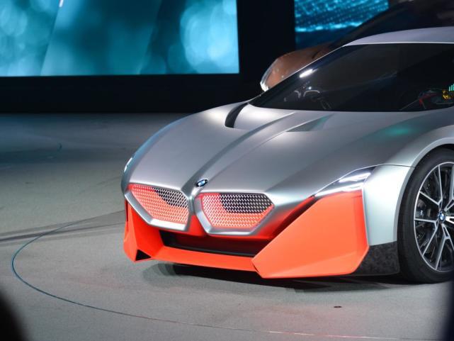 宝马最新概念跑车,车身造型媲美兰博基尼,混动驱动仅3秒破百!