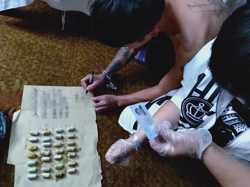 冯玉签字确认从其体内排出的毒品