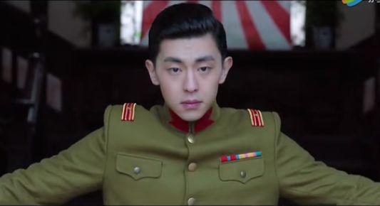 邓伦新剧《燃情大地》将上演腹黑大反派,穿军装的他霸气十足