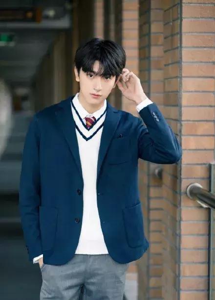 唐人影视力捧的新人堪比刚出道的胡歌新剧搭档少年派女主