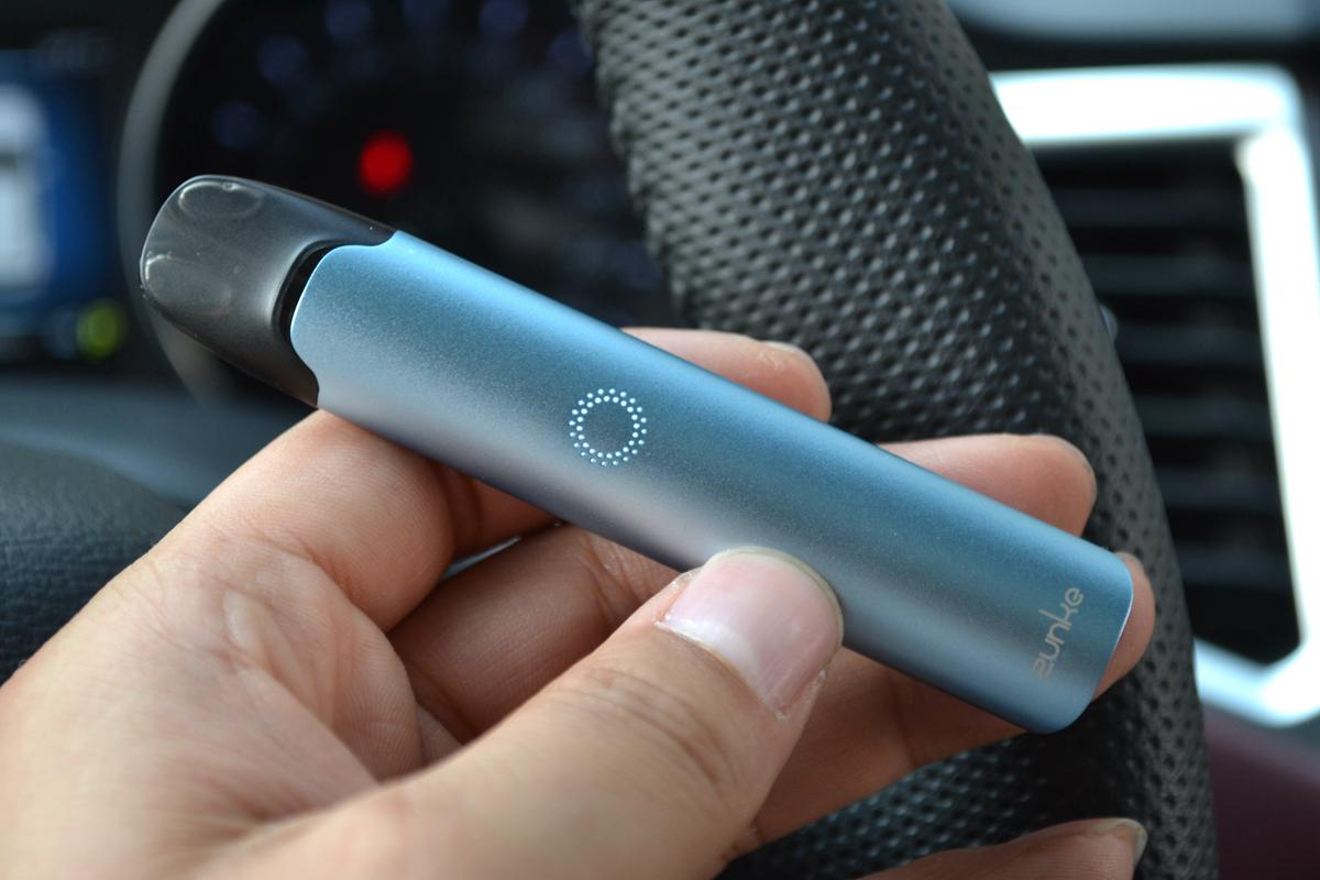 iphone级别的电子烟年轻人的新选择尊科z6换弹雾化烟体验