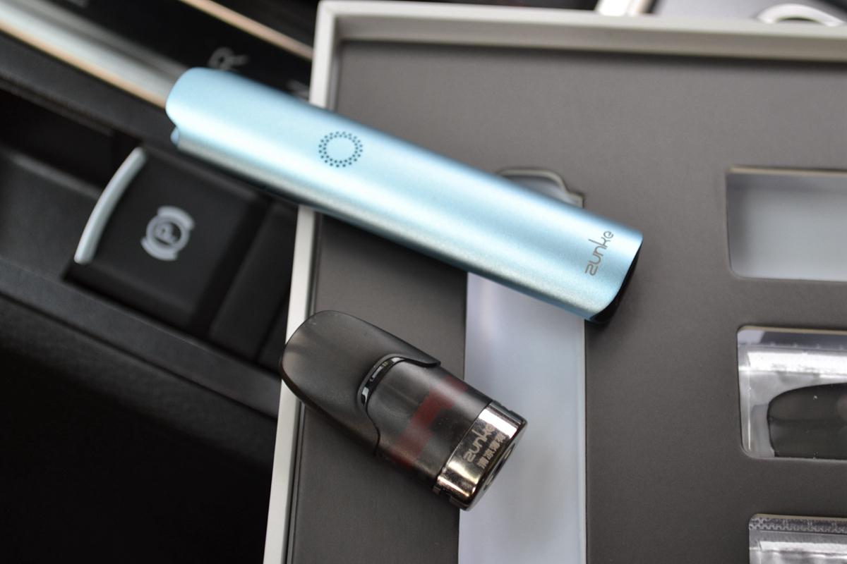 iphone级别的电子烟年轻人的新选择尊科z6换弹雾化烟体验