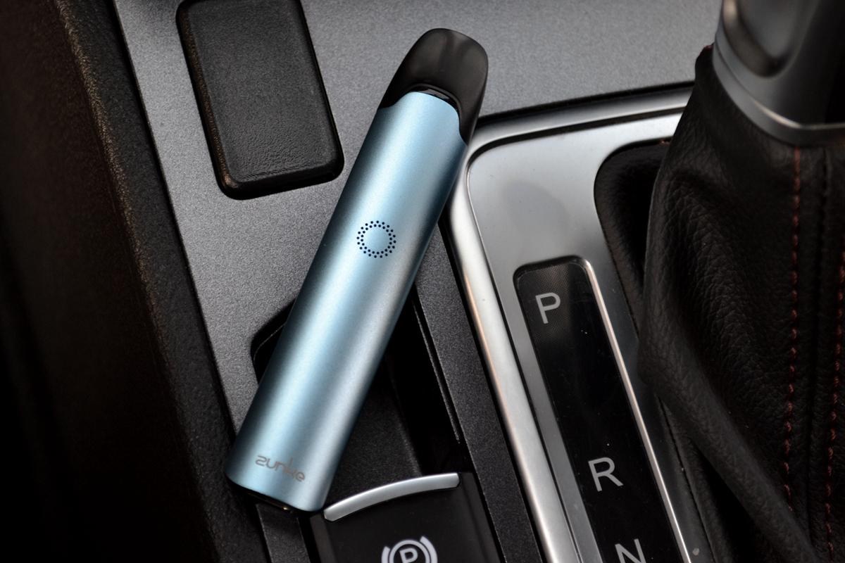 iphone级别的电子烟年轻人的新选择尊科z6换弹雾化烟体验