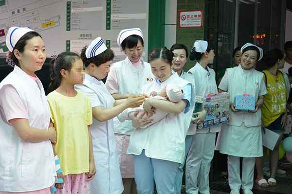 长宁地震最小伤员出院：三个月大、颅骨骨折。  受访者供图