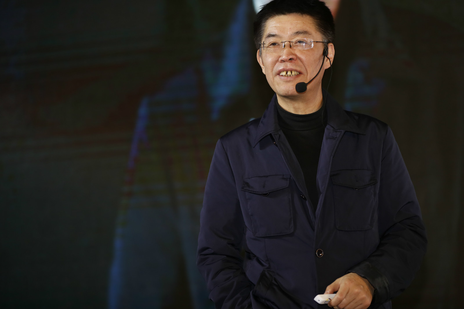 张昭思来想去,还是跟纽约大学提交了修改专业的请求,将哲学改为电影