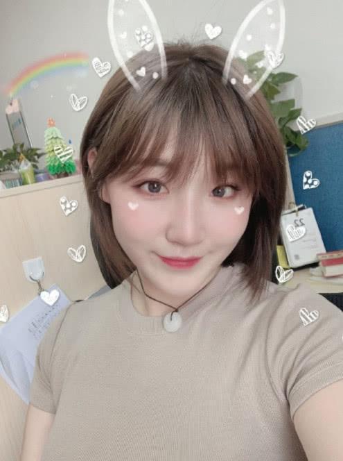 肌肤白皙五官出众,脸蛋美到无可挑剔|快乐星球|莲蓉包|孙格_新浪新闻