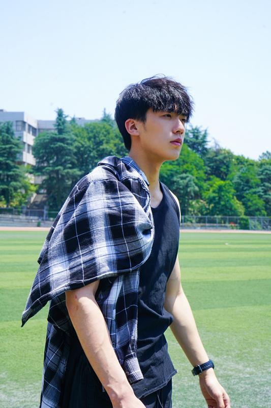 《我的盖世英雄》热映,卢东旭完美演绎网球少年卫畅