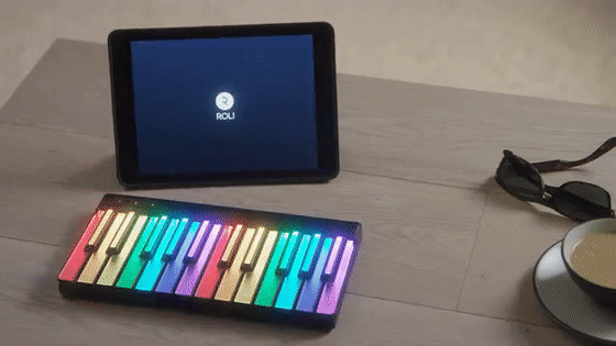 实体版节奏大师,创新全彩键盘,根据颜色弹奏,玩完就变艺术家