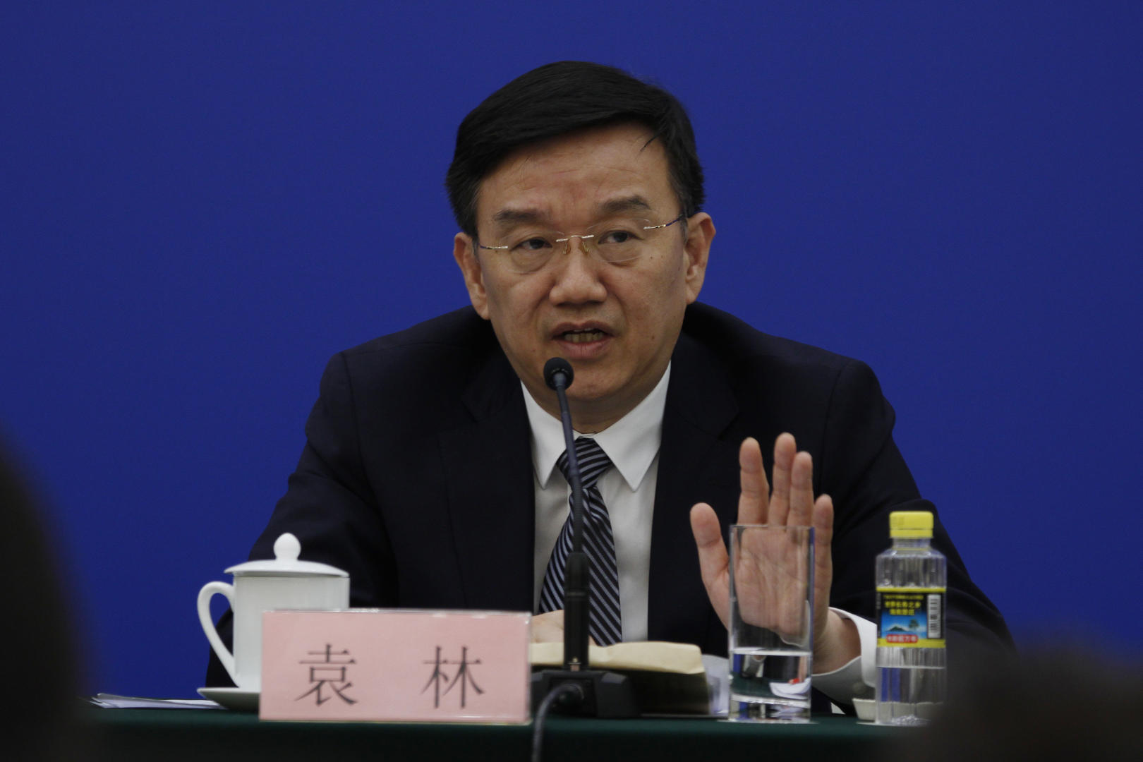 对疫苗实行全程电子追溯制度