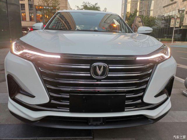 比运动版更精致首台长安cs75plus普通版白色实车现身