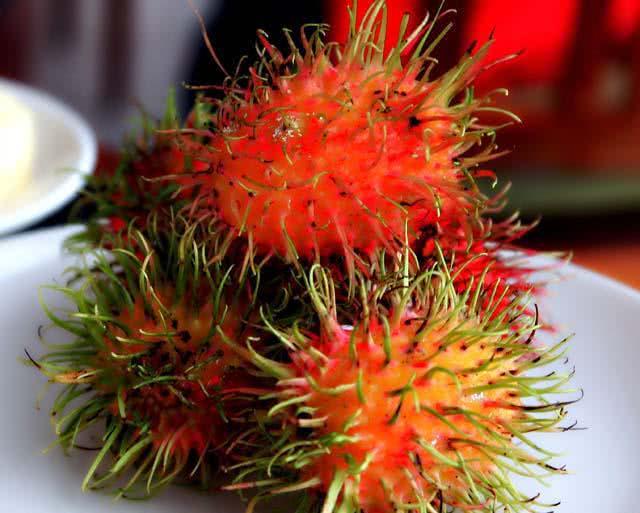 4种"浑身带刺"的吓人水果!根本不敢上手摸,口感却很惊艳!