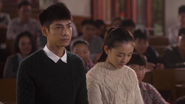 重温何以笙箫默看小何以琛的鞋子很好奇罗云熙的脚有多大